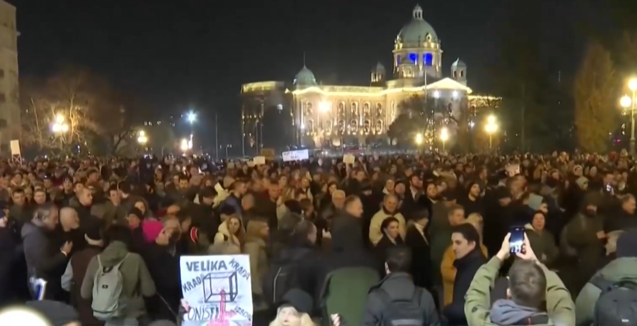 Противници на президента на Сърбия Александър Вучич излязоха на голям