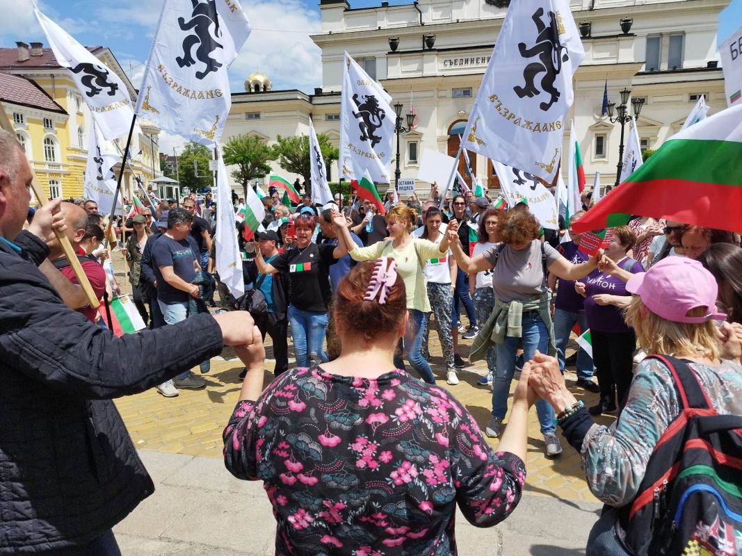 Партия Възраждане“ организира протест срещу правителството Денков-Габриел“ пред Народното събрание.