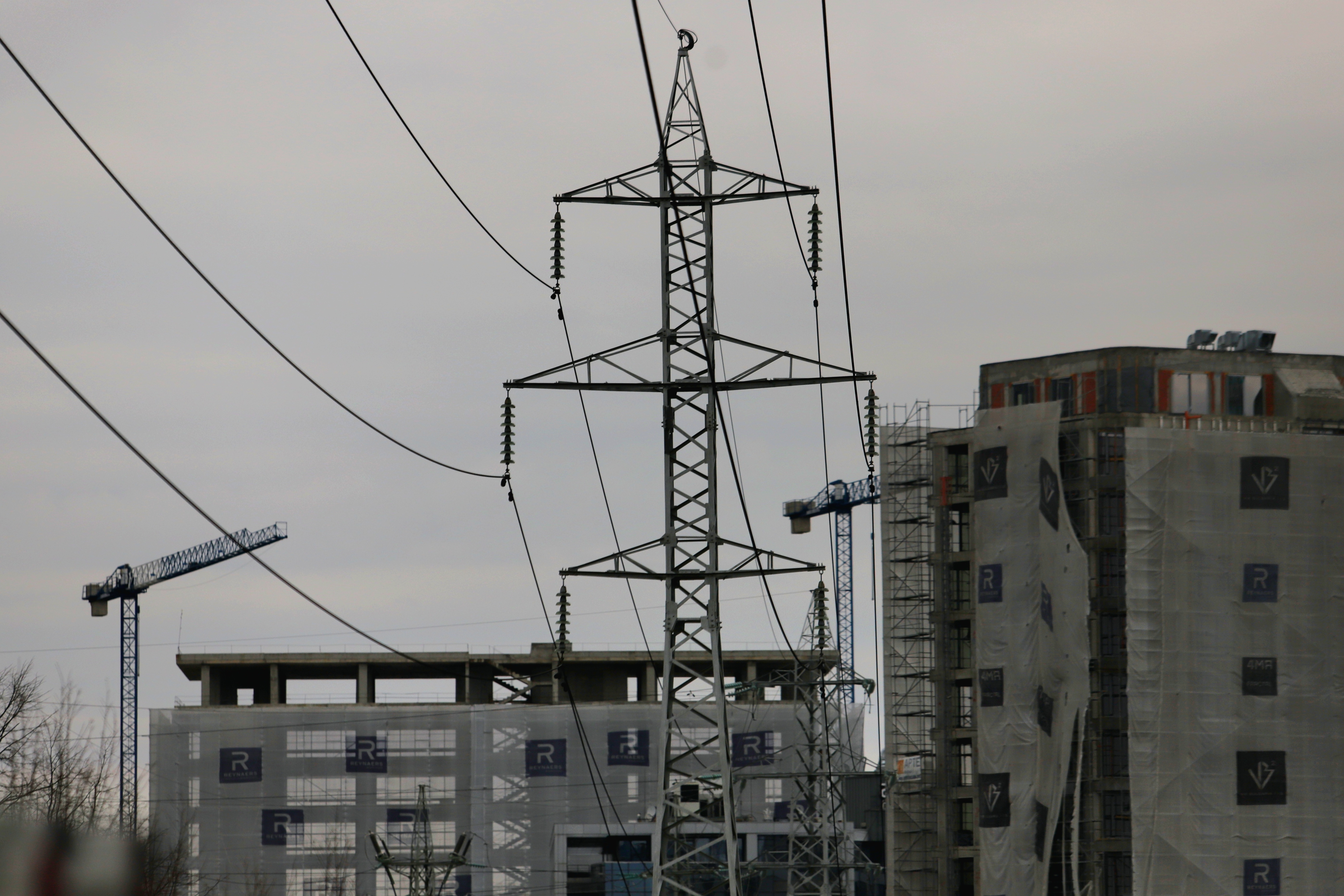 Парламентът прие компенсации за бизнеса заради високите цени на електроенергията