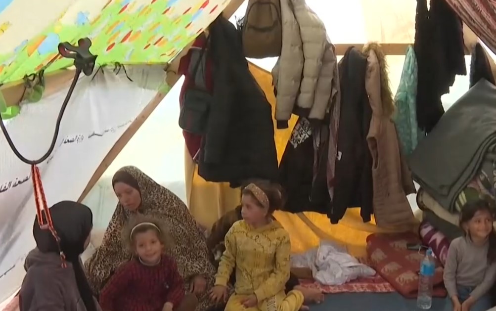 Хиляди разселени хора приютени в болницата Насър в южния град