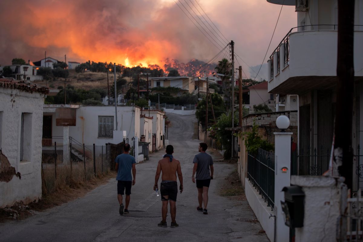 Гръцките власти издадоха заповед за евакуация за две села на остров Хиос