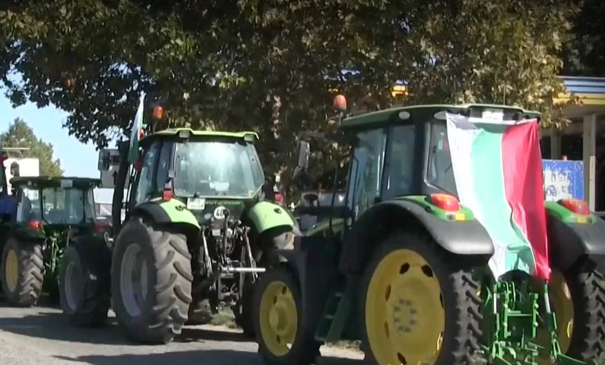 Зърнопроизводители в страната излязоха на протест срещу безконтролния внос на украинско зърно  Според земеделците у нас се