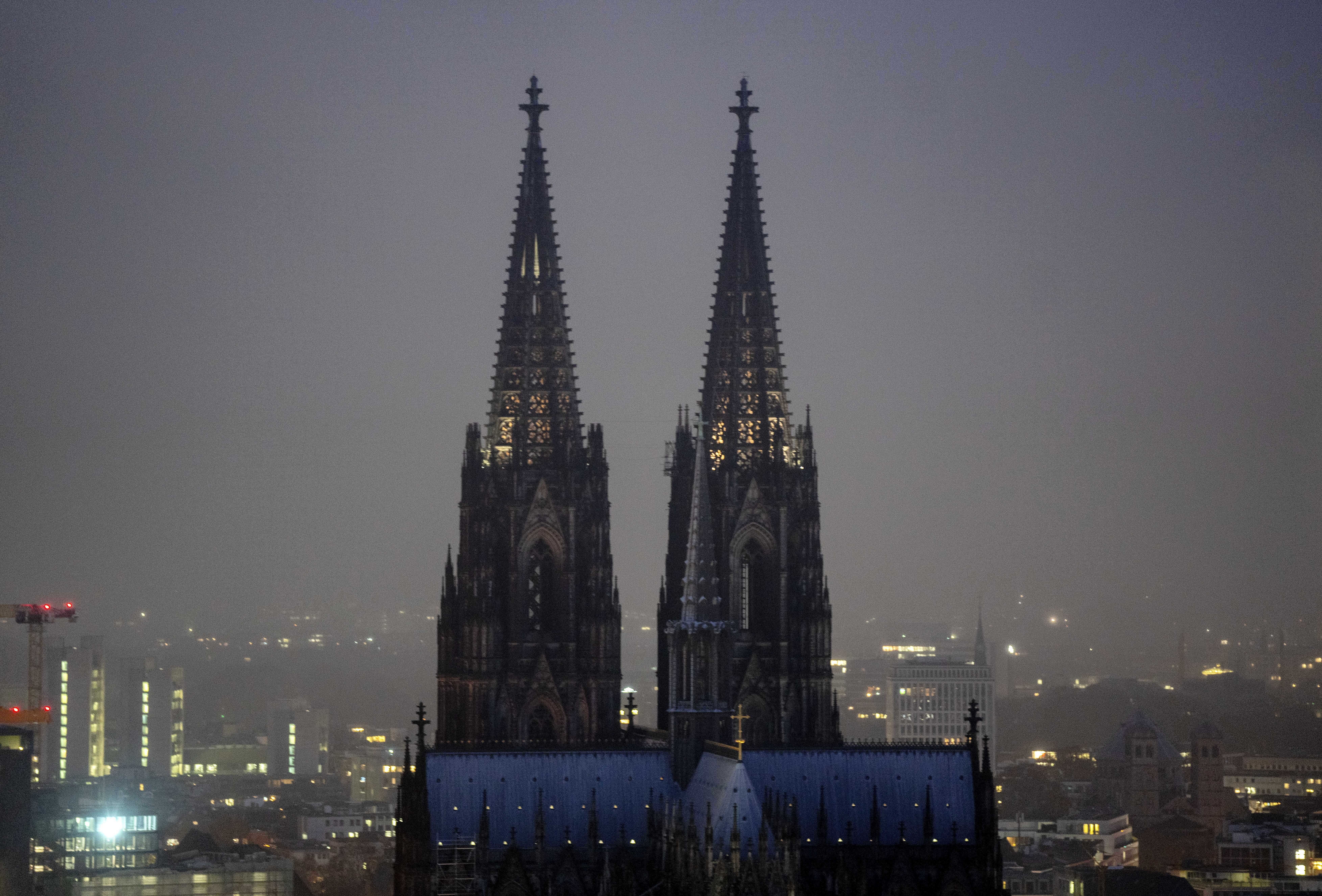 Германските власти засилиха сигурността около катедралата в Кьолн и я