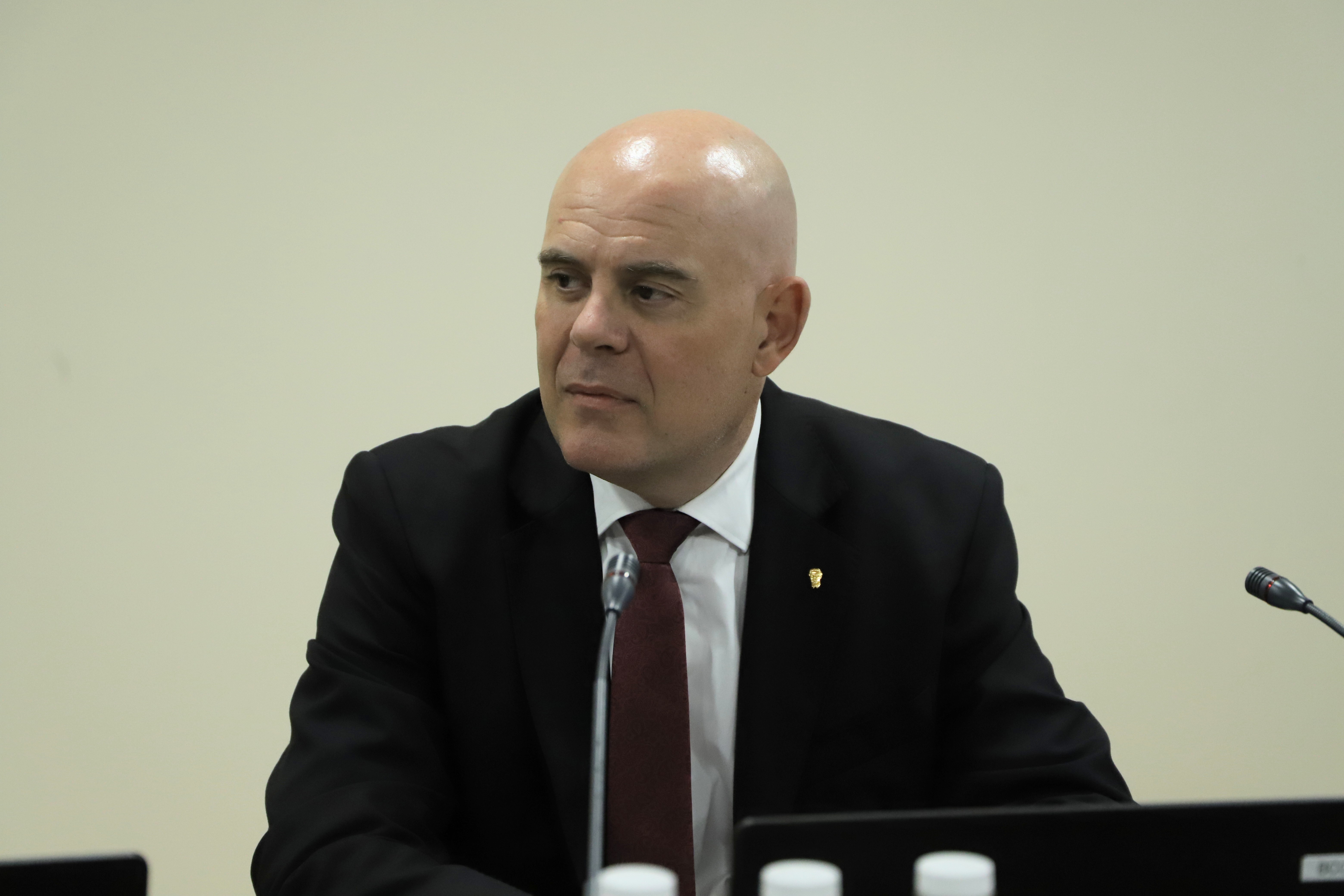 Главният прокурор Иван Гешев се тръгна по време на дебата