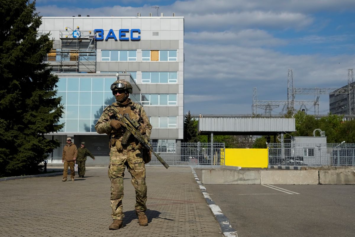 Напрежението около окупираната от Москва украинска атомна електроцентрала в Запорожие