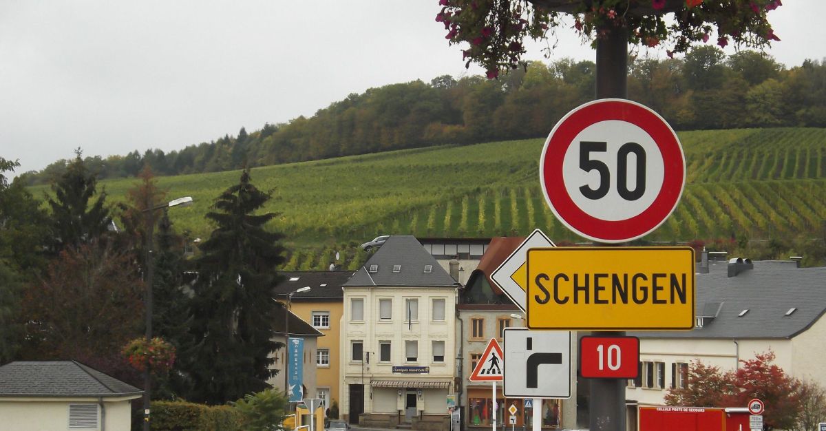 Някои страни в Шенгенското пространство засилват проверките по границите си