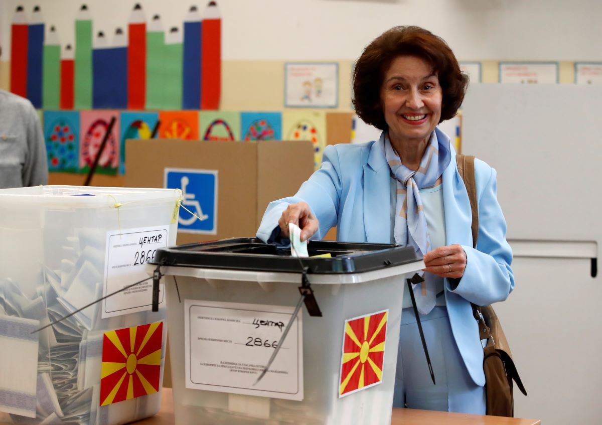 Кандидатът на ВМРО ДПМНЕ Гордана Силяновска Давкова води убедително на