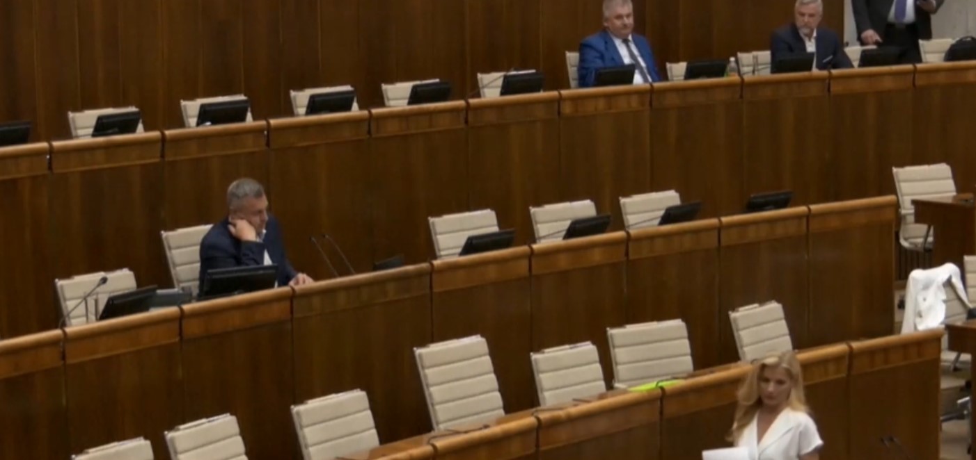 Парламентът на Словакия одобри правителствен план за преструктуриране на обществения