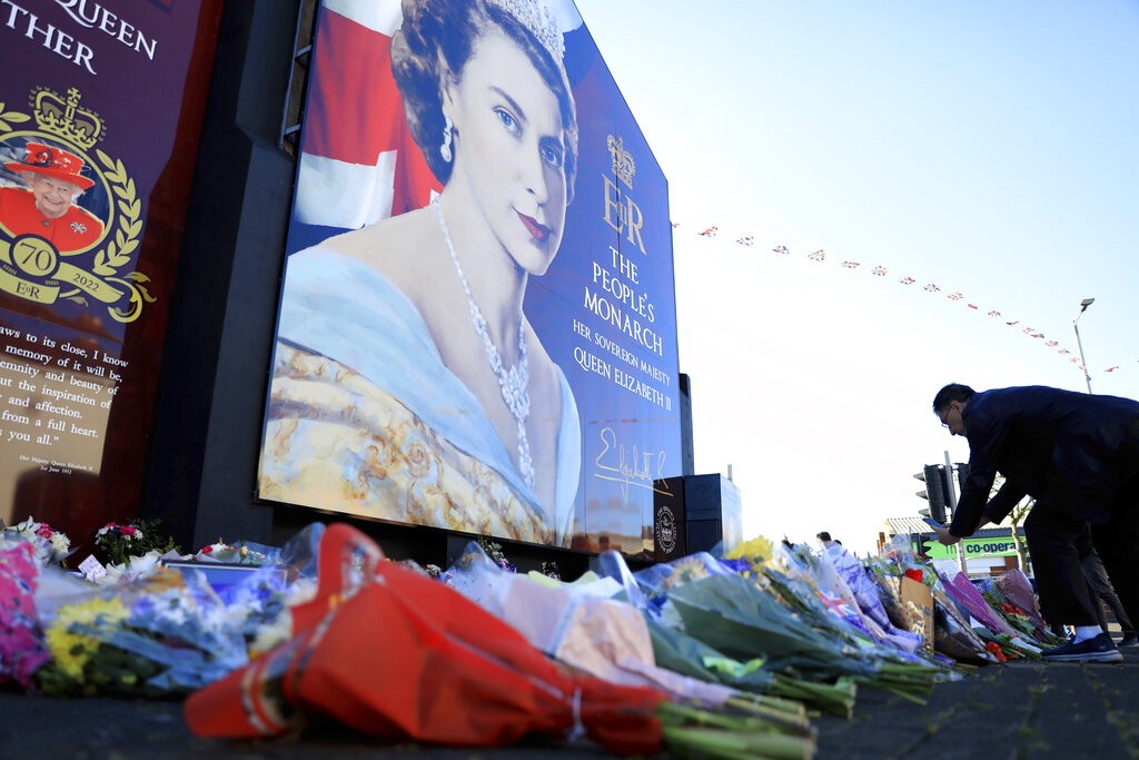 Великобритания отдава почит на кралица Елизабет II Всеки който желае