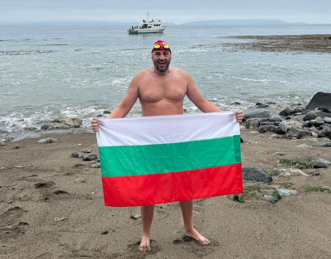 Българската звезда в плуването в открити води Петър Стойчев отново