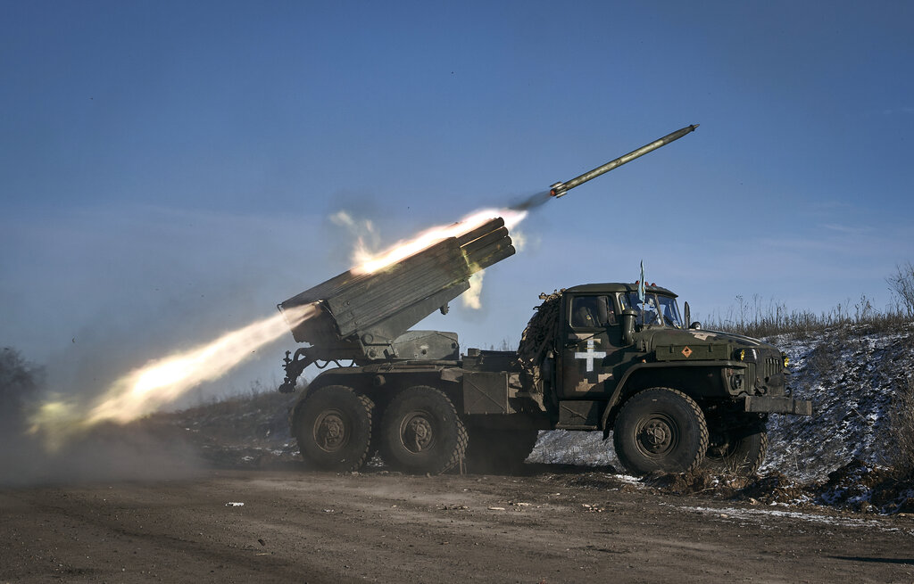 Украинските сили в източния украински град Соледар удържат позициите си