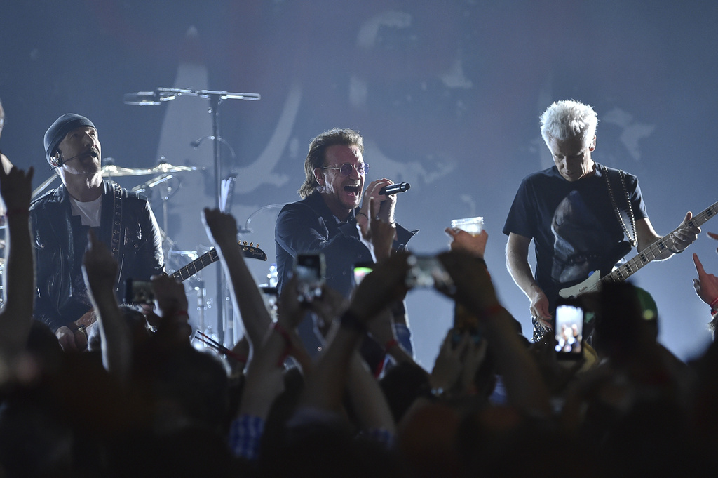 Вокалистът на U2 Боно промени текста на един от най-големите