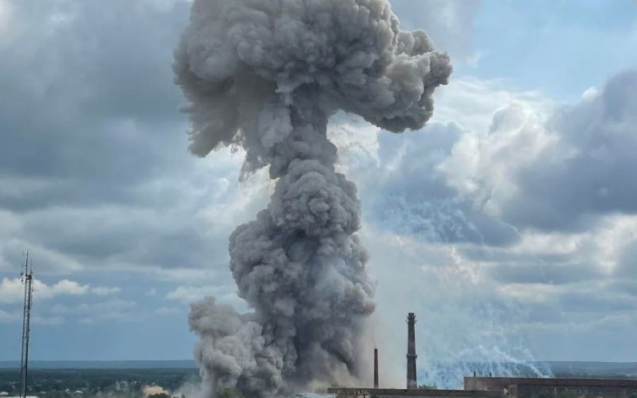 Взрив е станал на територията на оптико механичния завод Загорск