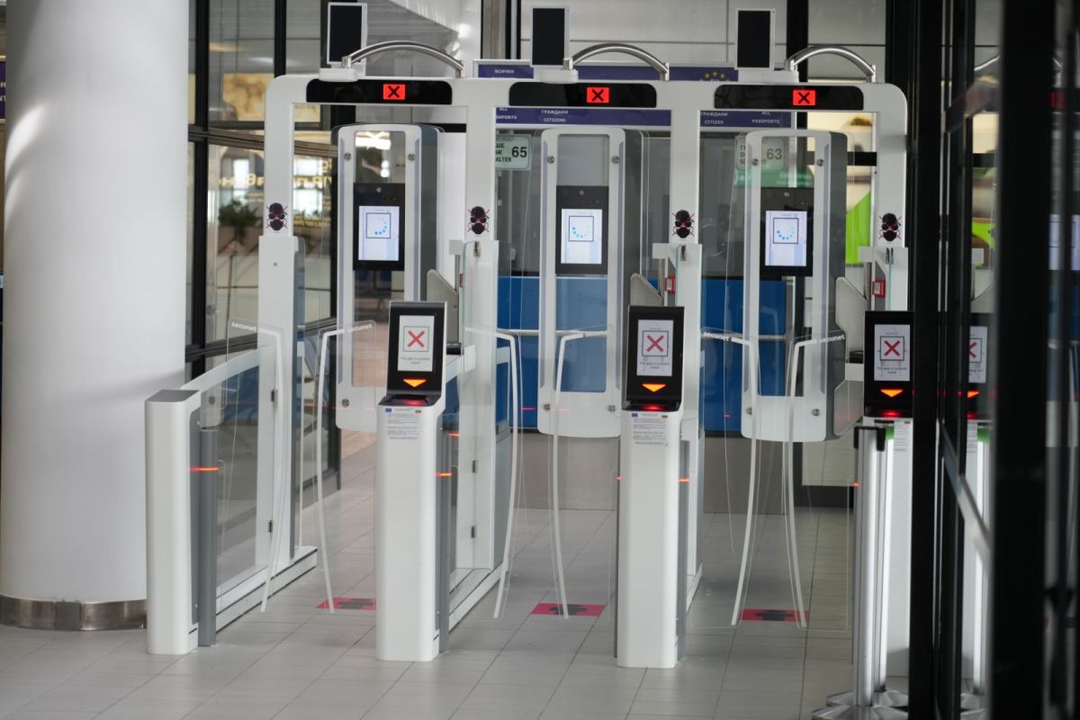 Летище София е готово за Шенген Вътрешният министър в оставка и главният