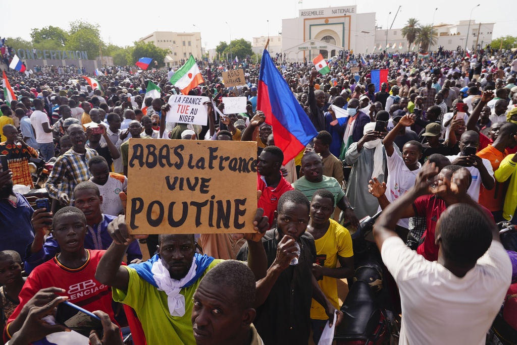 Военна интервенция в Нигер с цел връщане на власт на