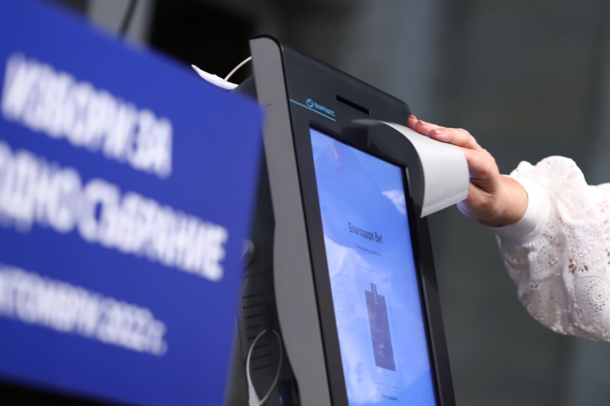 Днес започва транспортирането на машините за гласуване към районните избирателни комисии.
Машините ще