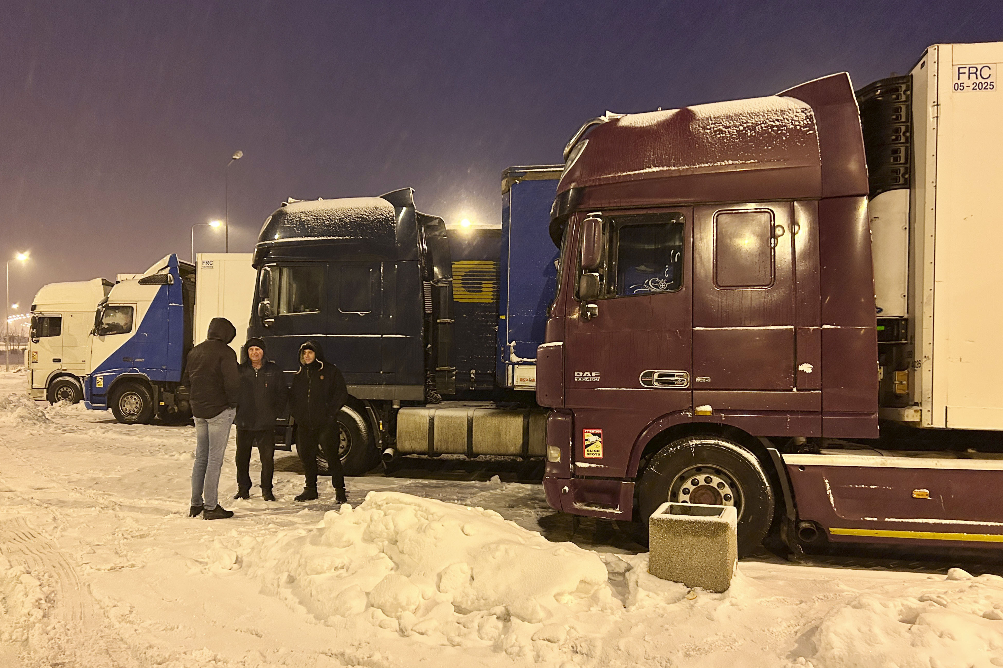 Полските шофьори на камиони прекратиха в неделя блокадата на граничен