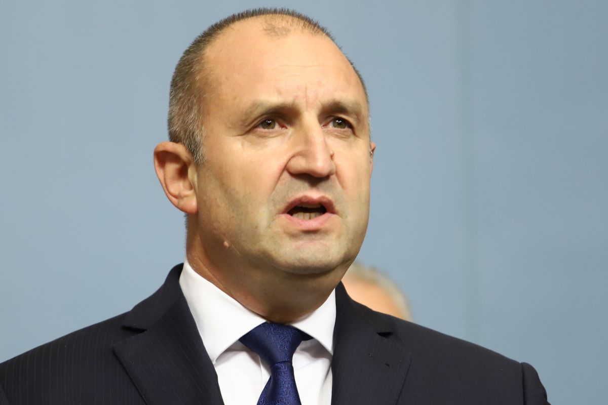 Държавният глава Румен Радев  ще връчи български документи за самоличност на