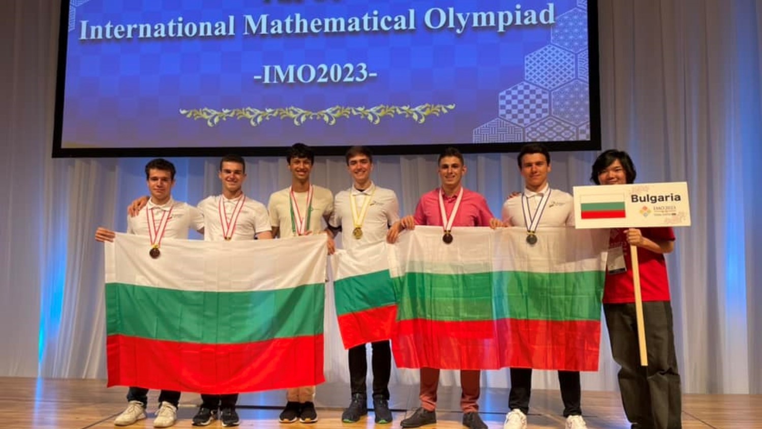 Най добрите български ученици по математика спечелиха 6 медала от най силното