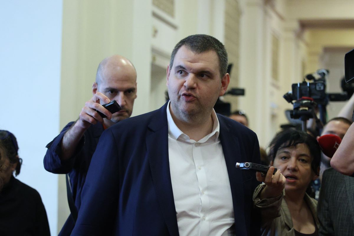 Депутатът от ДПС Делян Пеевски обяви, че започва да задвижва
