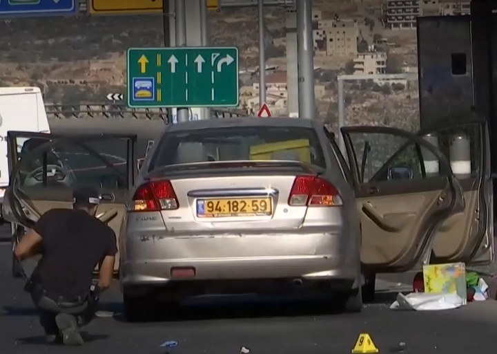 Две експлозии край автобусни спирки разтърсиха Йерусалим  
Един човек е