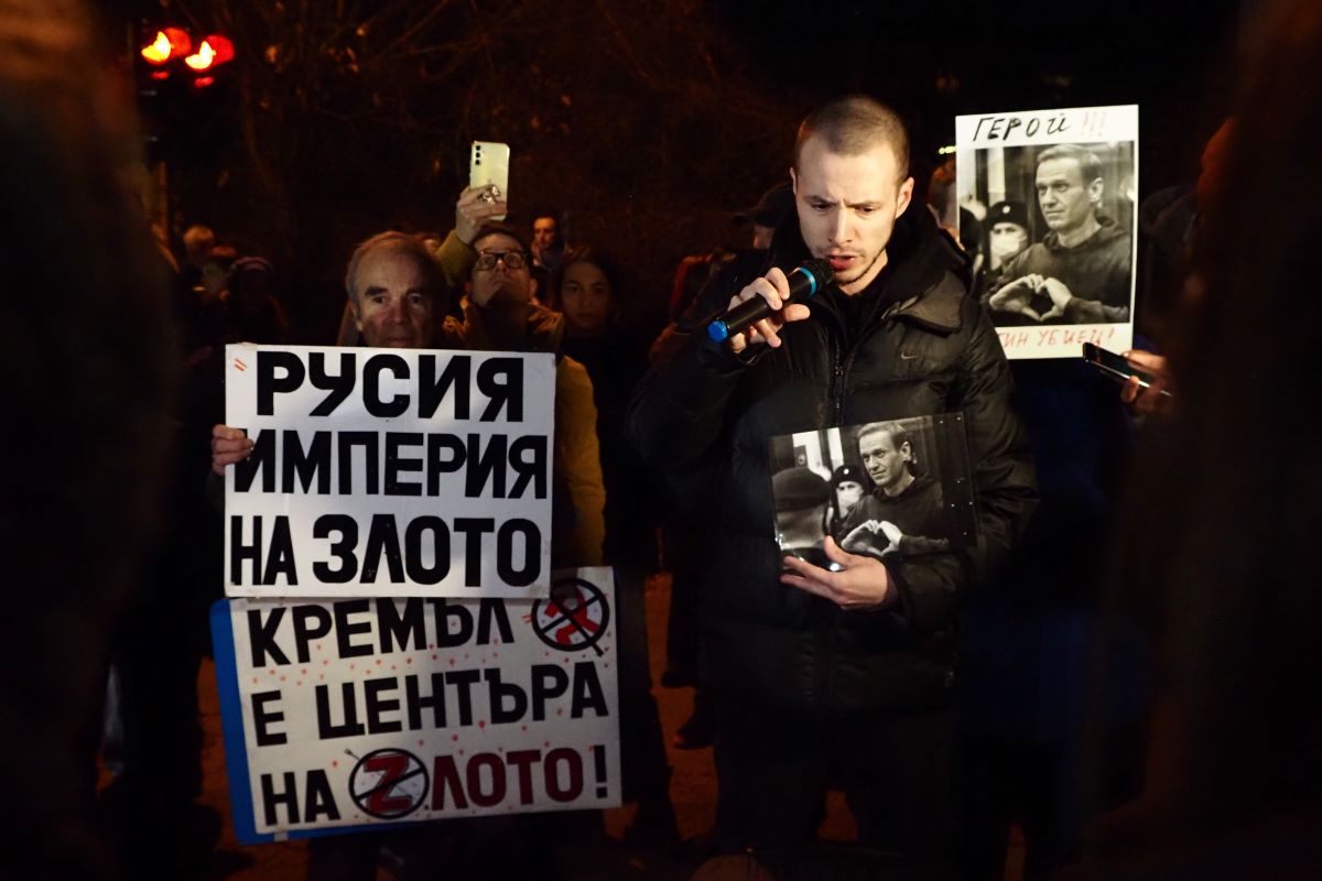 Бдение със свещи в памет на Алексей Навални се проведе