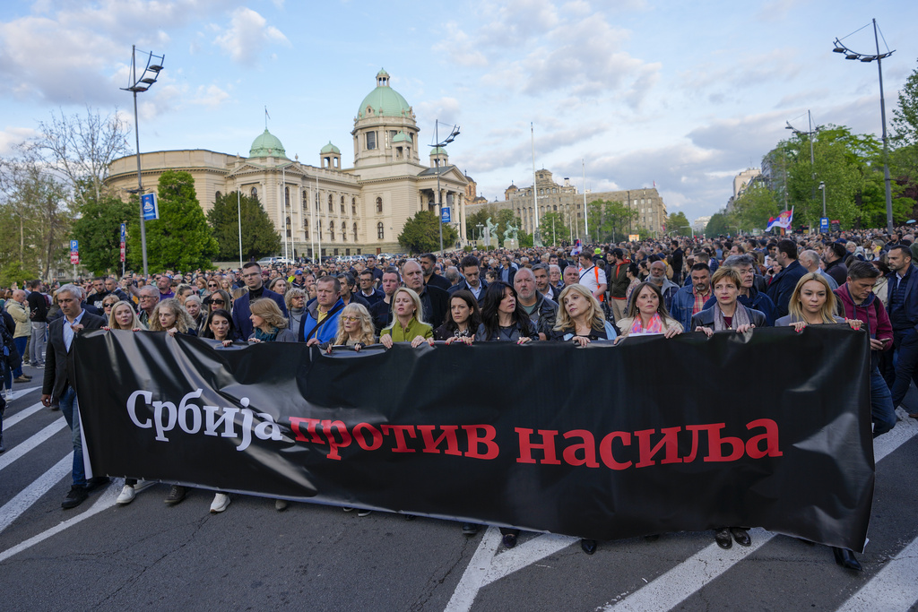 Десетки хиляди сърби протестираха в Белград в израз на масова