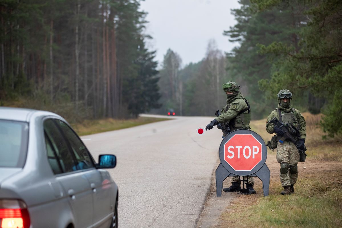 Словения разполага полиция на границите с Хърватия и Унгария.
Мярката влезе