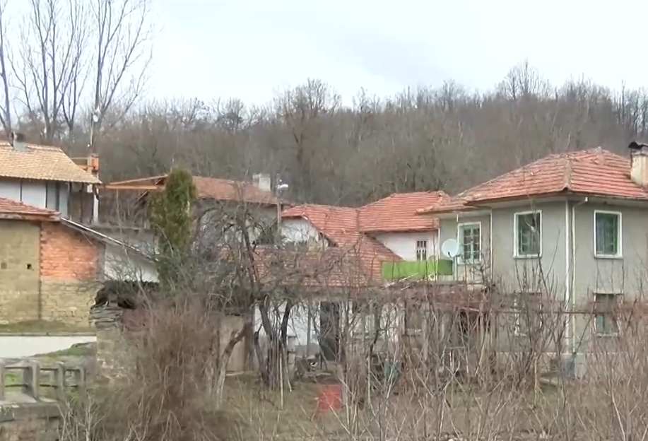 Хиляди българи от малките населени места продължават да са без