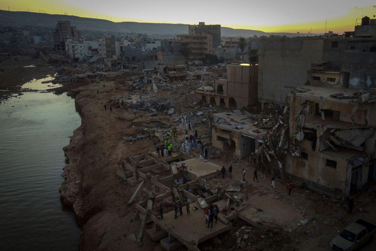 Мащабите на бедствието в Либия след унищожителните наводнения причинени от