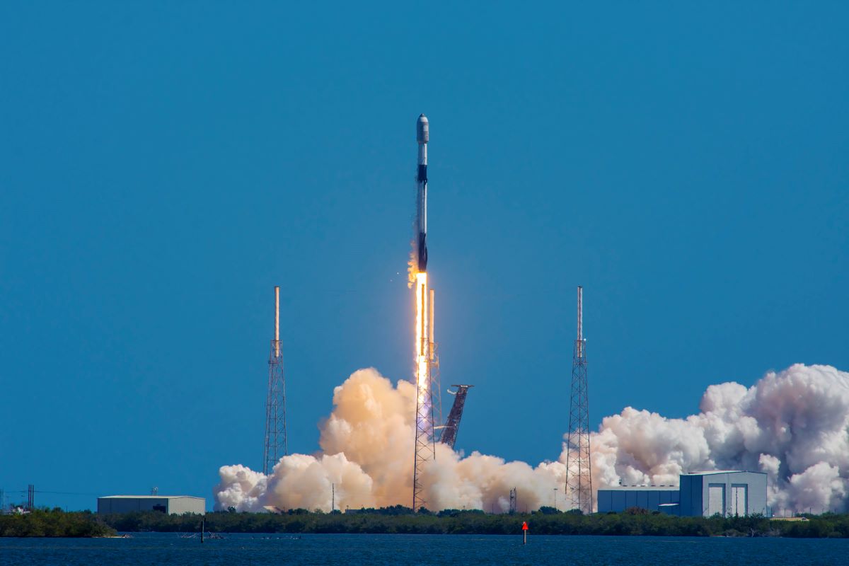SpaceX изстреля своята мегаракета Starship, но загуби ускорителя, а минути