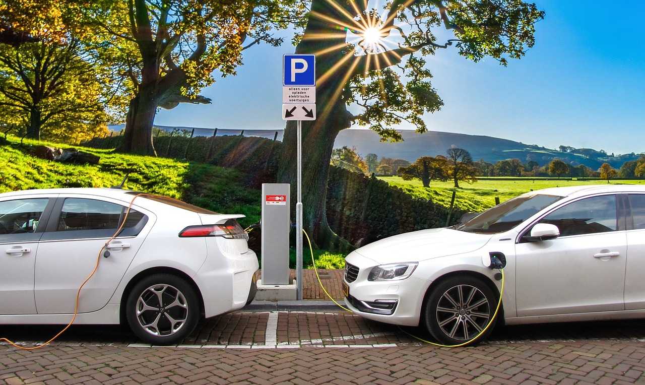 Електрическите превозни средства с батерии стават все по популярни в Европа