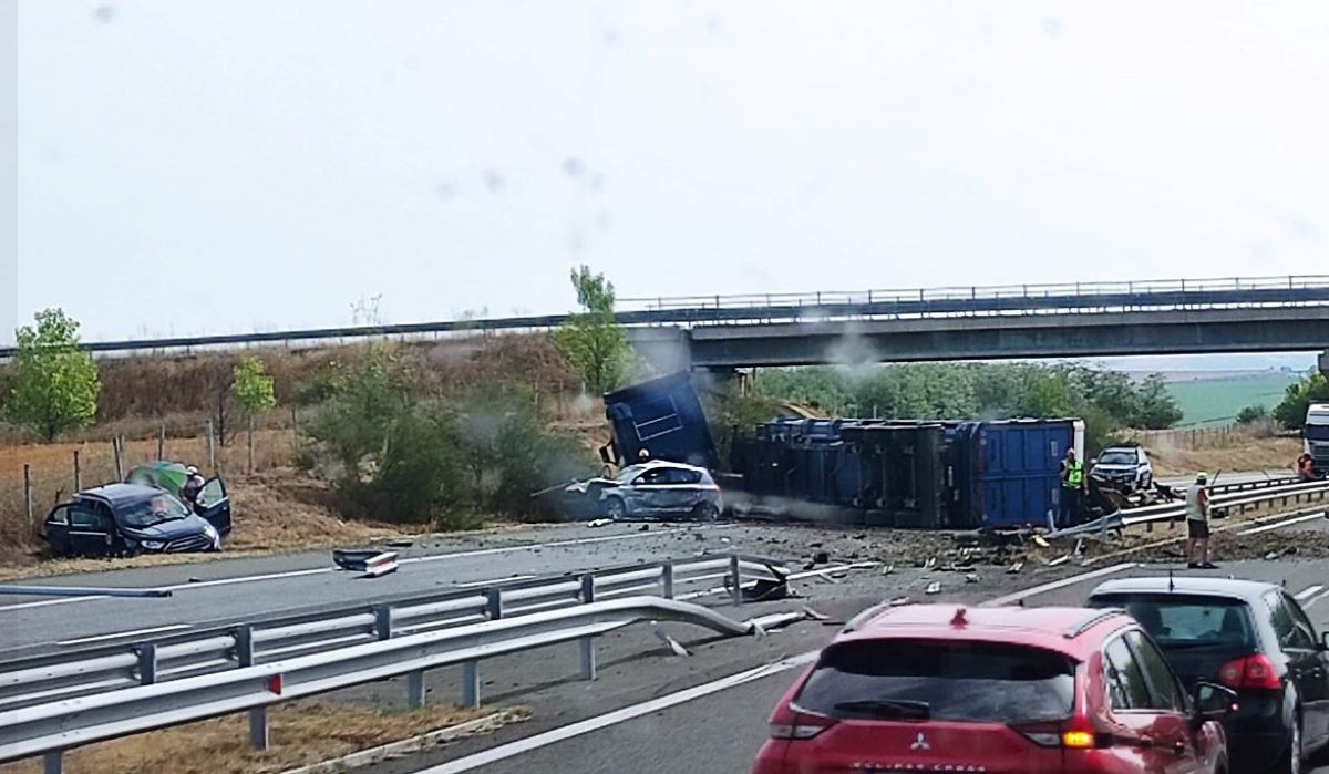 Тежкотоварен камион предизвика катастрофа на автомагистрала Тракия при 324 км