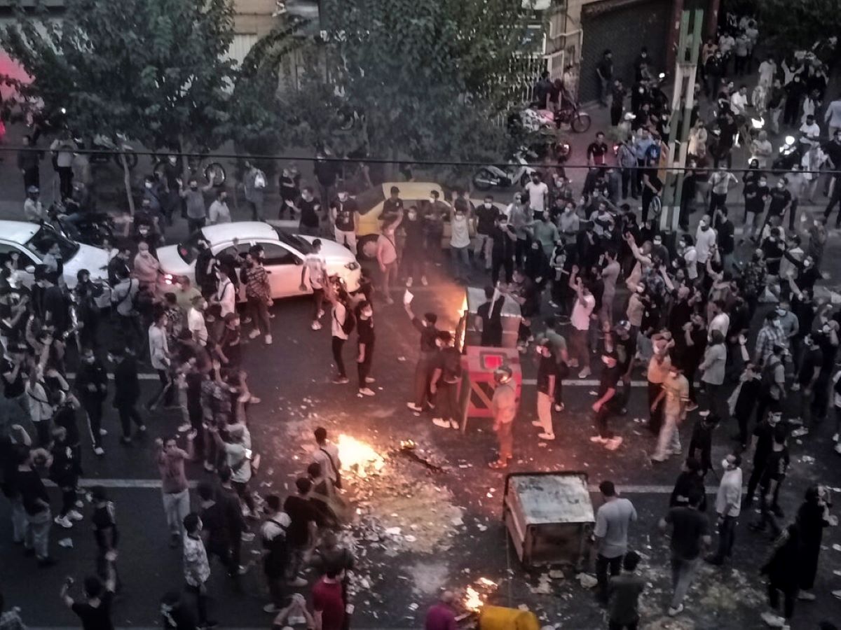 Първа смъртна присъда на протестите в Иран – ислямската република