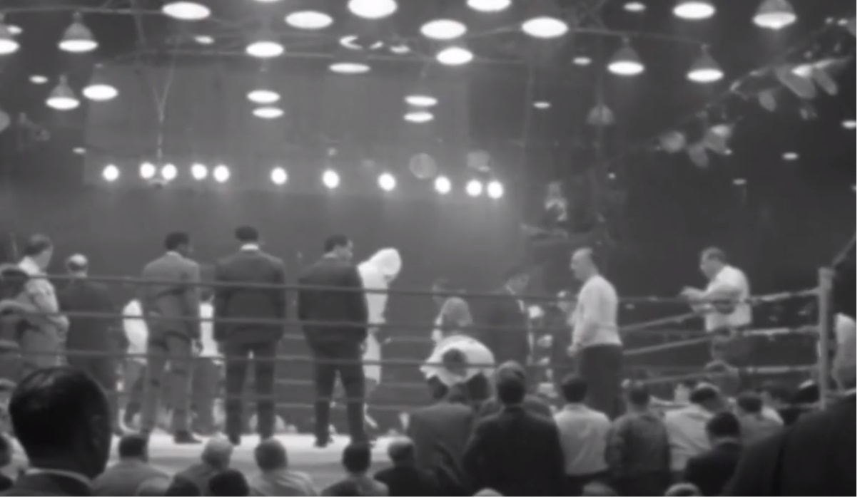 Преди 60 години на този ден в бокса изгрява най голямата звезда  Мохамед Али Той става световен
