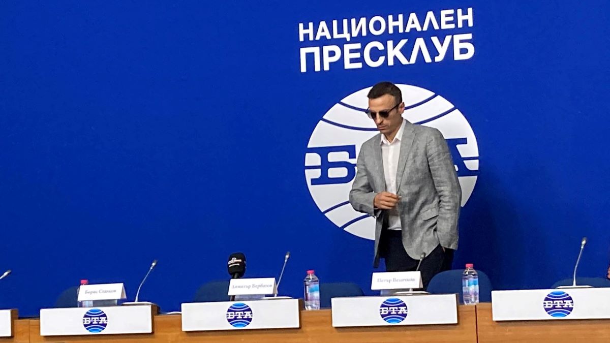 Министърът на спорта Димитър Илиев ще поиска от Българския футболен