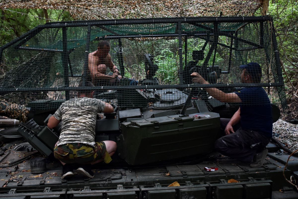 Украинският град Одеса и областта бяха подложени на атака с