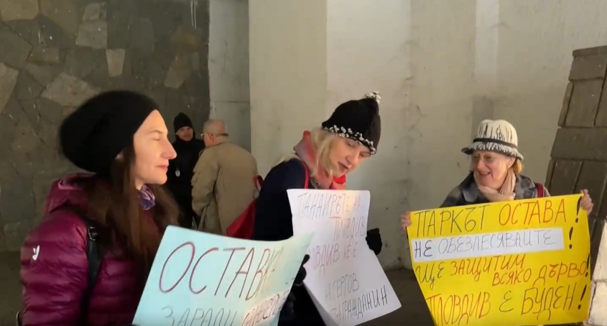 Протест пред Общинския съвет в Пловдив Съветниците се събраха на извънредно
