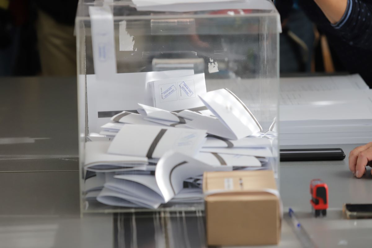 Избирателната активност в страната към 16 часа е 34 16 съобщи