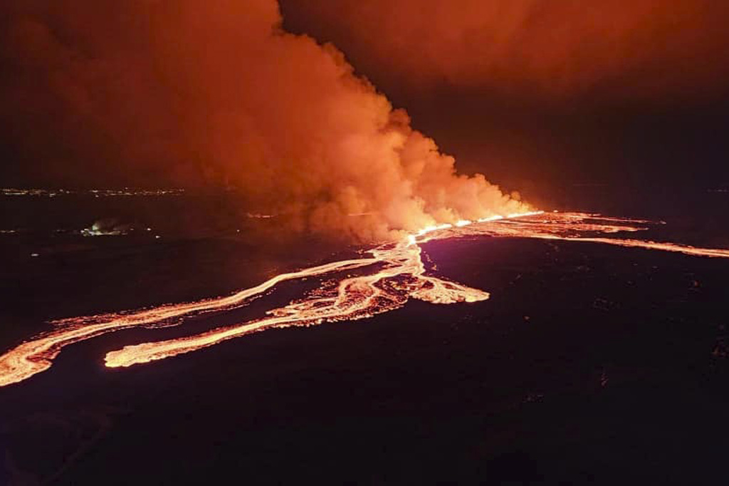 Вулкан изригна в Исландия за четвърти път от месец декември
