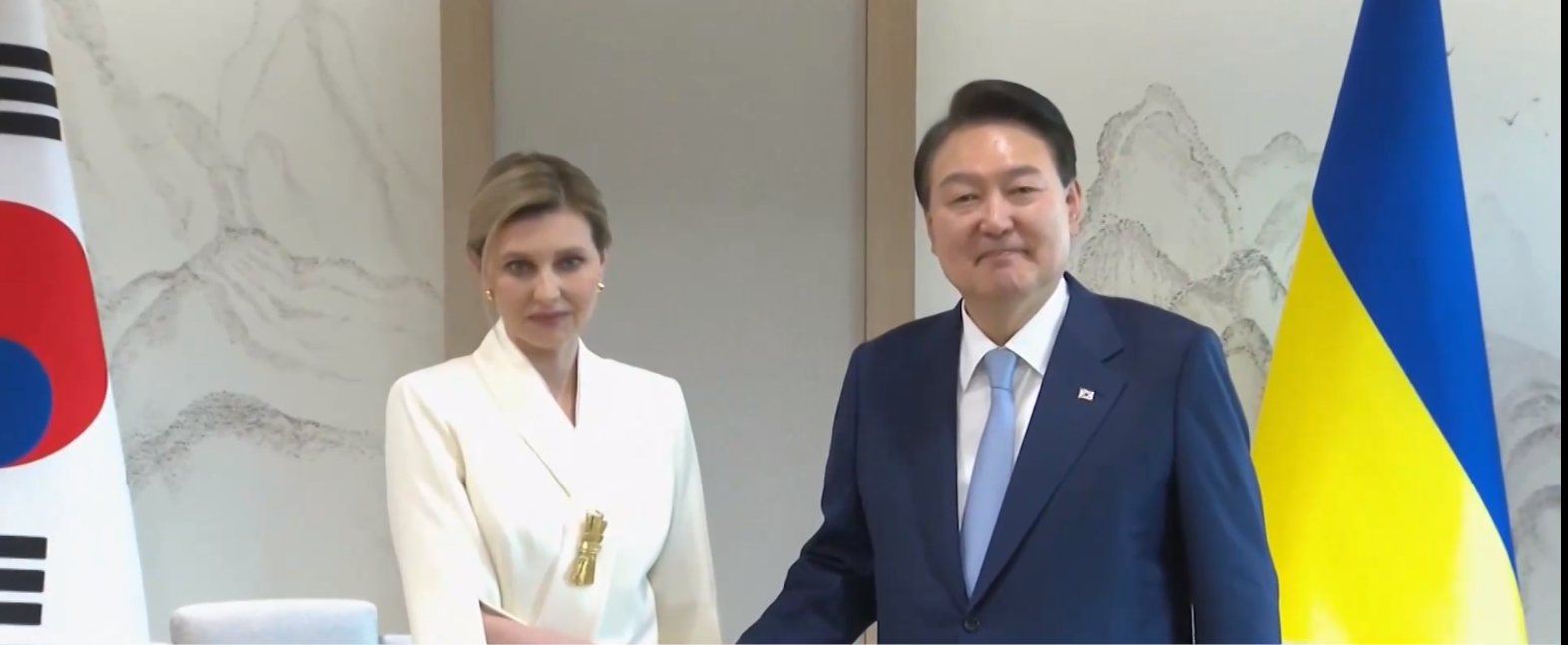 Олена Зеленска посети Сеул където се срещна с президента на