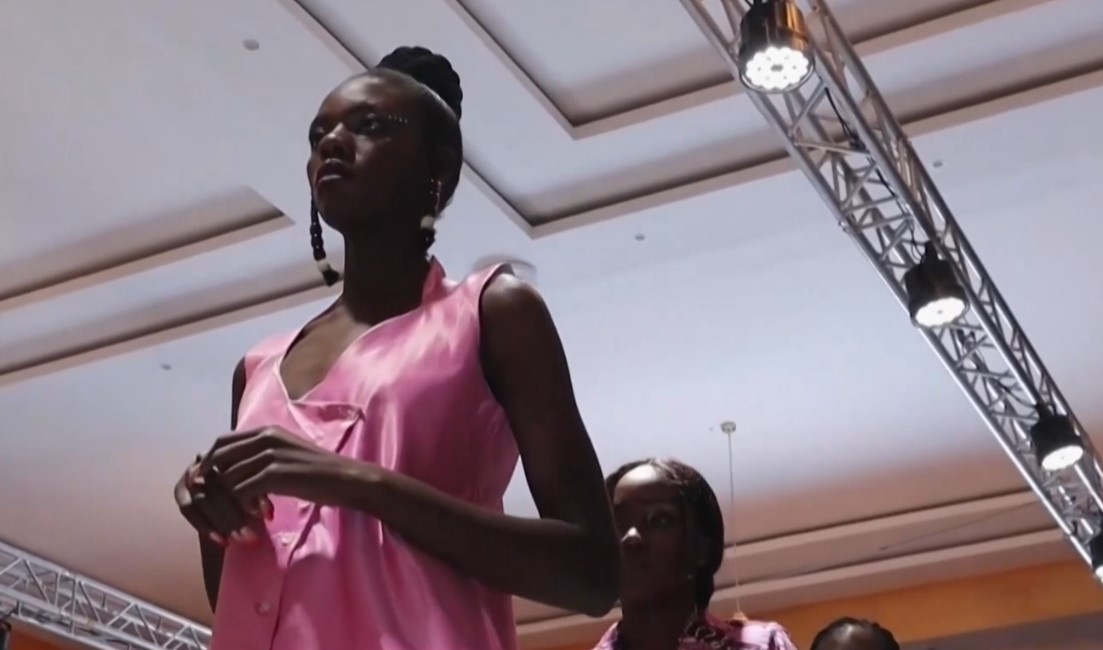 В източният град на Конго Гома дизайнери модели и художници
