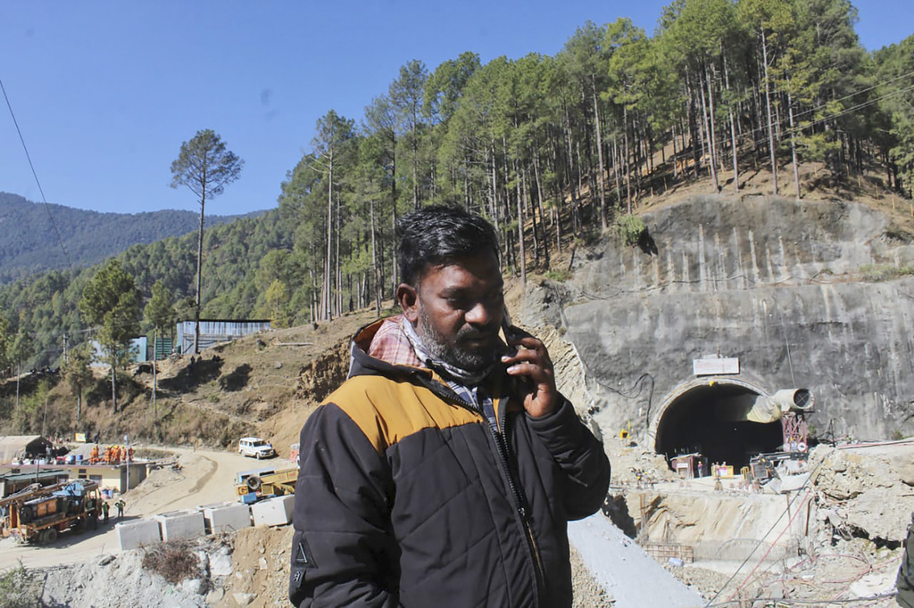 Спасителната операция по спасяването на 41 те работници затрупани в тунел