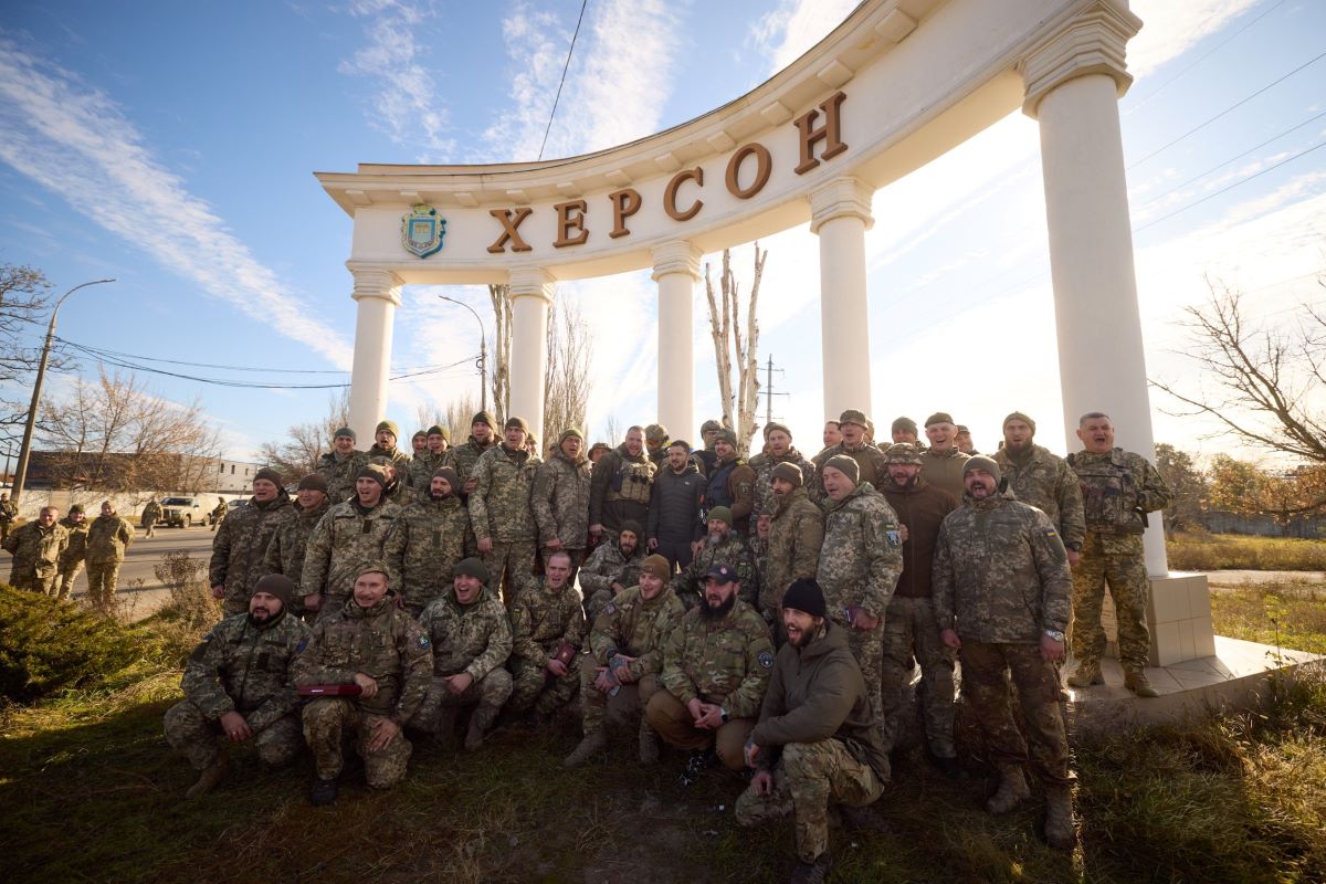 Украинският президент Володимир Зеленски направи първото си посещение в Херсон