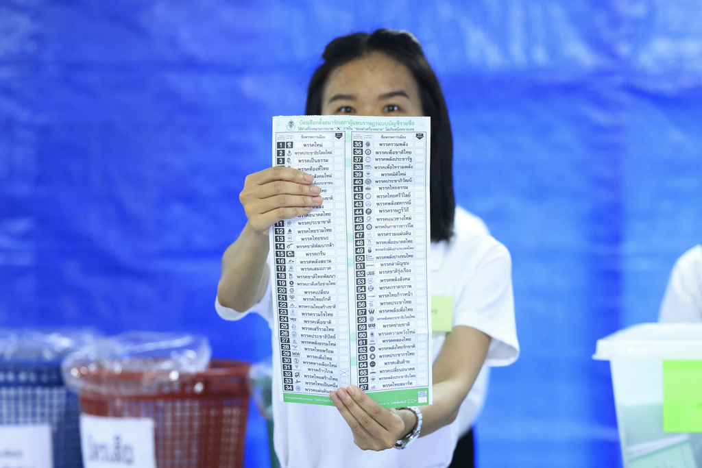 Тайландците гласуват за нов парламент. Това са първите парламентарни избори