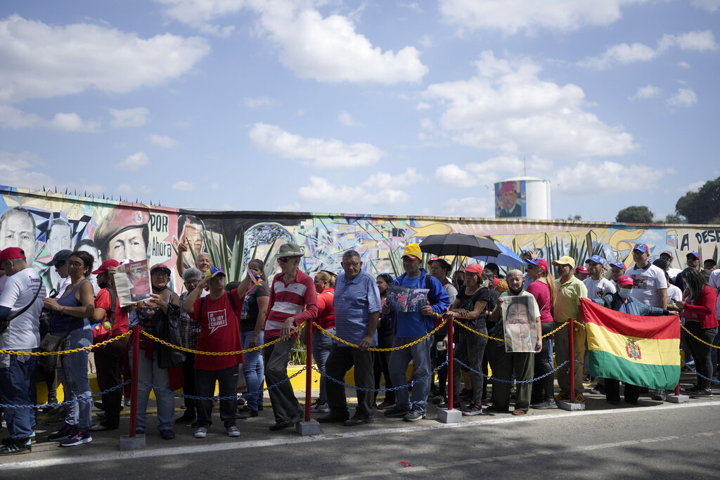 Хиляди венецуелци излязоха по улиците в неделя за да отбележат