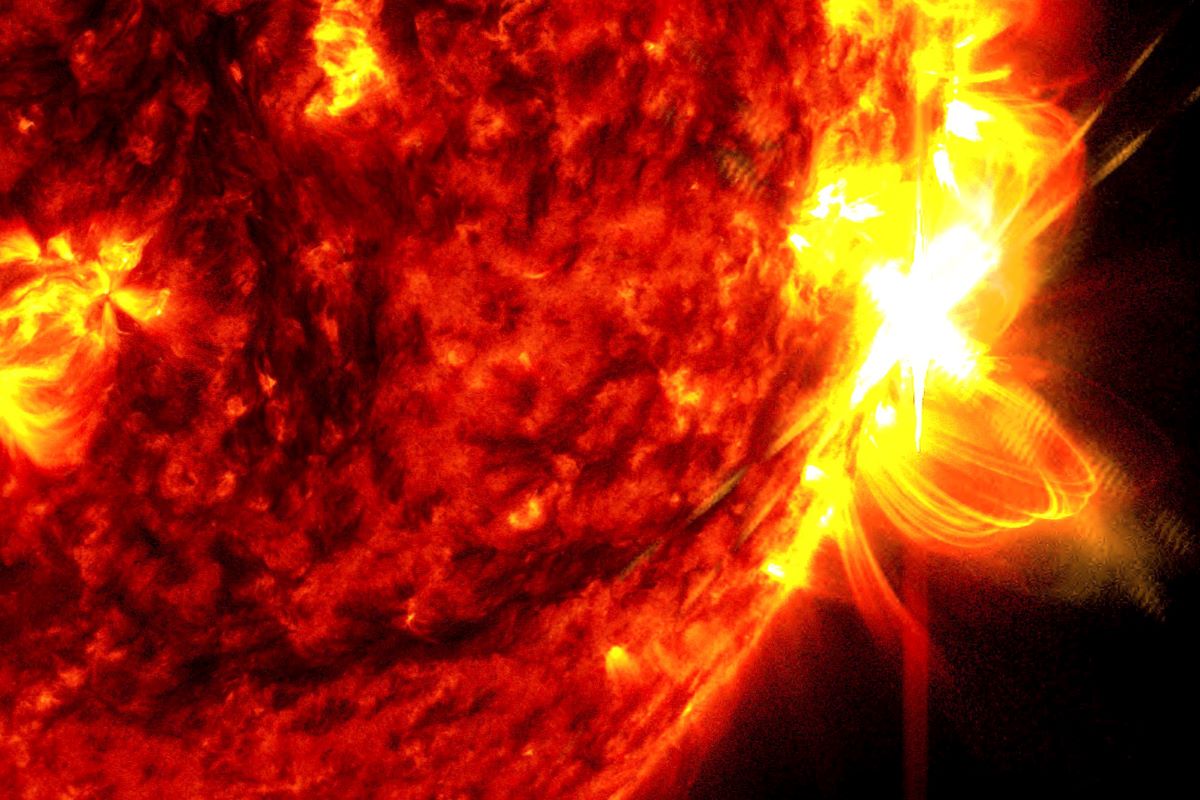 Международен екип от учени съобщи, че магнитното поле на Слънцето