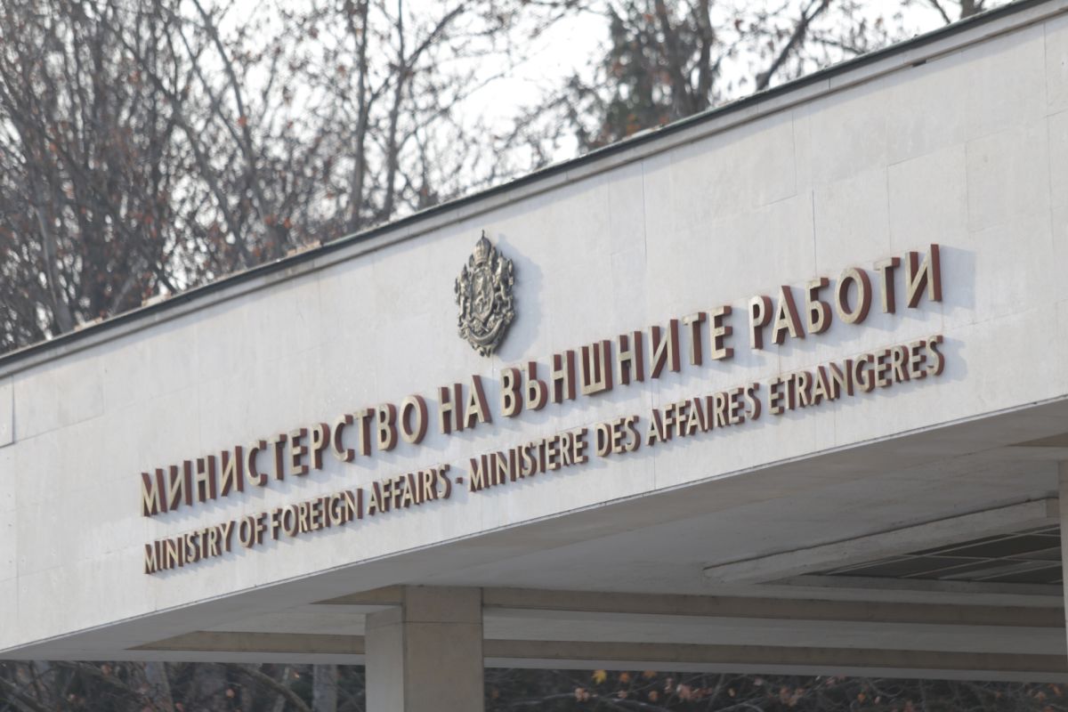 Министерството на външните работи осъди посегателството срещу сградата на Дома