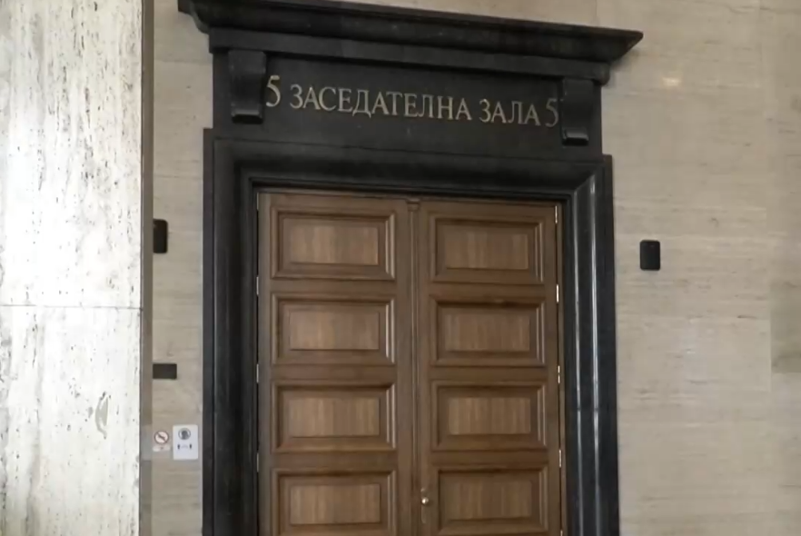 Очаква се прокуратурата да внесе днес в  Софийския градски съд искане за  най-тежката мярка