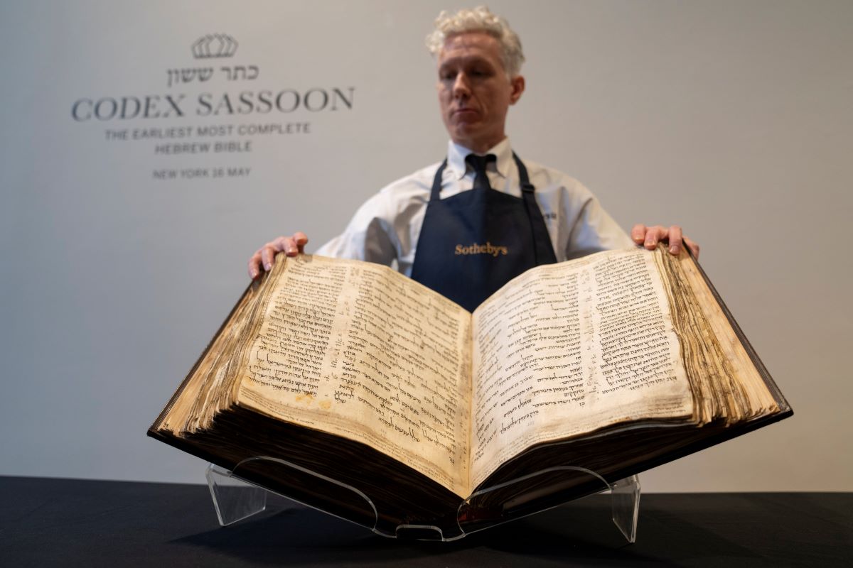 1100-годишна еврейска библия беше продадена за 38 млн. долара в